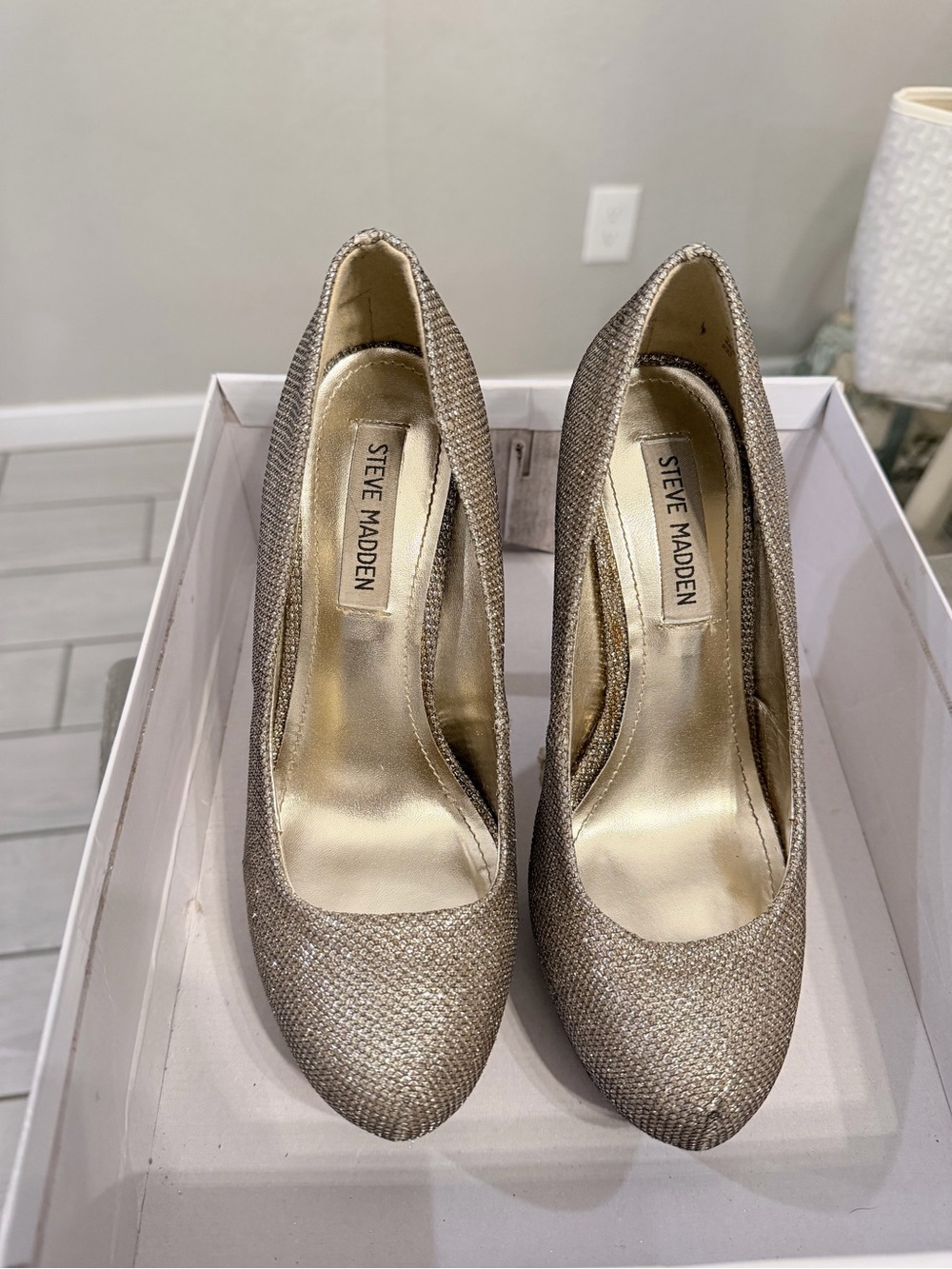 Steve Madden Champagne Glitter Pointed Toe Pumps